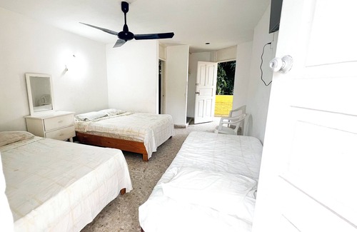 Las Playas Hotel | Casa De Huéspedes Walton