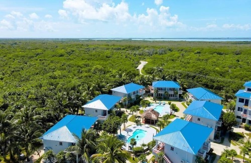 San Pedro Apartment | "Casa De Joy" Upper Floor @ Sapphire Beach Resort