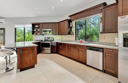 Coco House | Casa de la Reina Luxury 3-Bedroom Ocean View Home in Playas del Coco