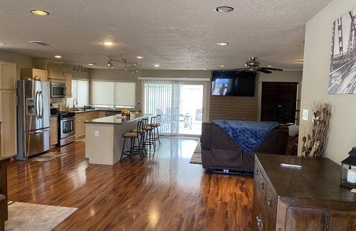 Northeast Heights House | Casa De La Roca