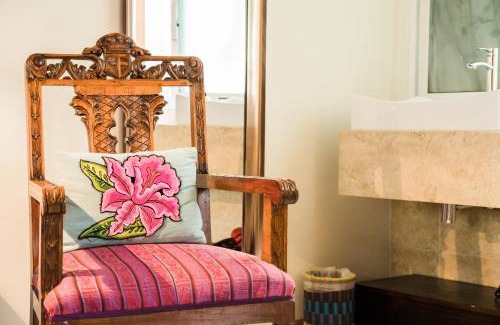 Ruta Independencia Bed & Breakfast | Casa de las Bugambilias B&B