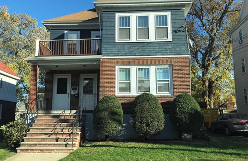 Winthrop Apartment | Casa de Los Clarey Boston Airport Beaches Off Street Parking Available
