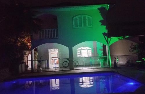 Cachoeiras de Macacu House | Casa de novela , Sol e piscina