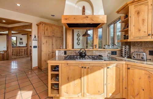 Tesuque Hills House | Casa de Paz | In Gated Community, Stunning Views!
