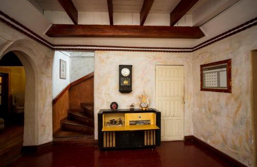Santa Teresa House | Casa de Piedra Escazú