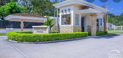 Jaco House | Casa de playa Herradura con piscina y jacuzzi