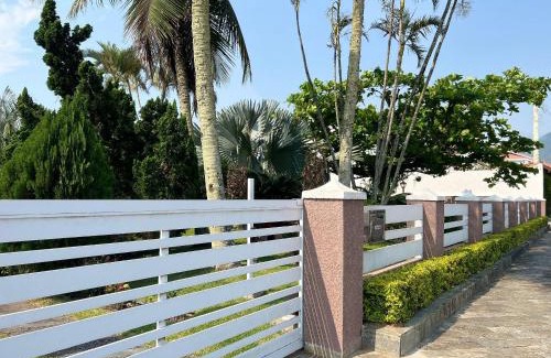 Balneario Florida House | Casa de Praia a 150m da praia com Conforto Total Ar-Condicionado, Enxoval, Wi fi e Piscina Privativa