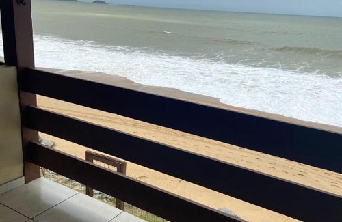 Macae House | Casa de Praia PÉ NA AREIA em Rio das Ostras RJ