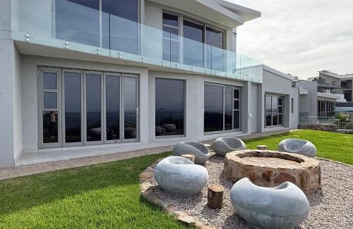 Mossel Bay House | Casa de Santos - Bougain Villa