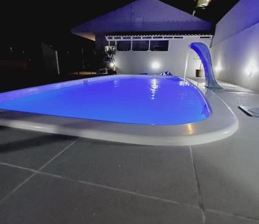 Governador Celso Ramos House | Casa de três dormitórios com piscina, 30 mt da praia