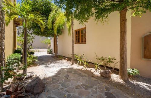 Nopolo House | Casa del Amor