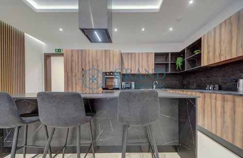 Ghaxaq House | Casa Del 'Arte in Ghaxaq – Rooftop Pool & Garage