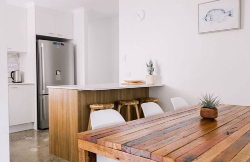 Pottsville House | Casa Del Mar 10 - Short walk to Pottsville Beach