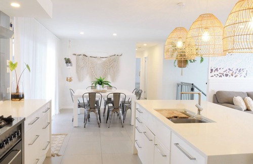 Anna Bay House | Casa Del Maya-HOUSE by the Sea, A/C, Deck Waterviews, New & Renovated, Pets
