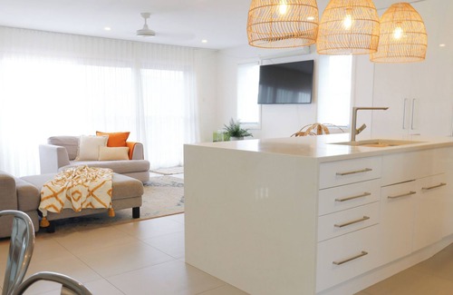 Anna Bay House | Casa Del Maya-HOUSE by the Sea, A/C, Deck Waterviews, New & Renovated, Pets