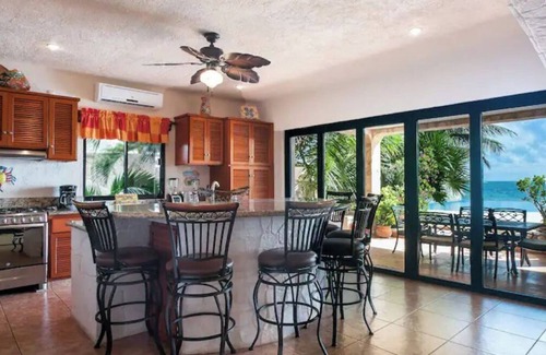 Puerto Morelos Villa | Casa Del Sol BEACHFRONT 7 Bedrm Villa, Infinity Pool, Sleeps 12-16 Option: 5 Rms