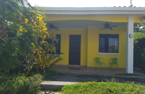 Esterillos House | Casa del Sol- Detached Bungalow, walk to the beach