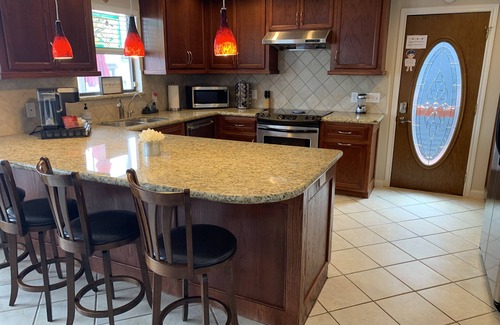 Montgomery House | Casa Del Sol Waterfront