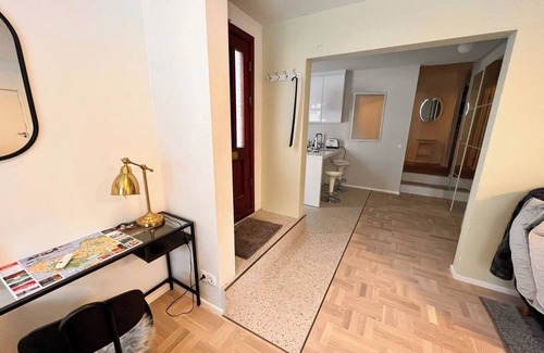 Heimar House | Casa Disa, Apartment, a Boutique Guesthouse in family friendly Laugardalur Park