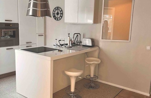 Heimar House | Casa Disa, Apartment, a Boutique Guesthouse in family friendly Laugardalur Park