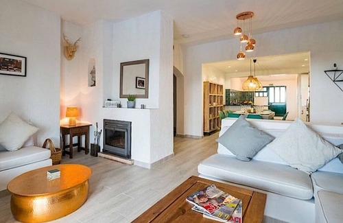 Carvoeiro Boat Rental | Casa do Alto Comfortable holiday residence