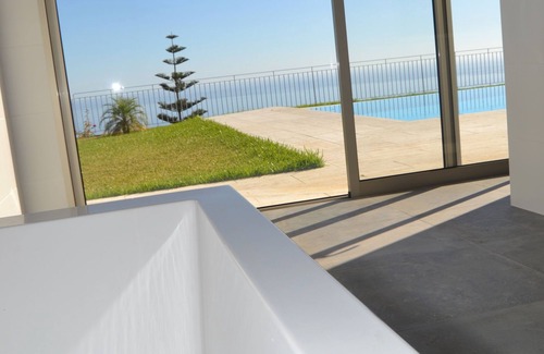 Canhas House | Casa do Lado - Ideal house for a couple and one or two children