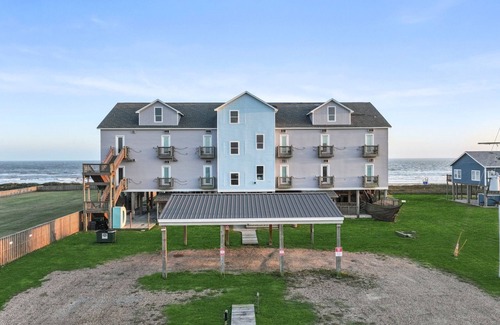 Port Bolivar Condo | Casa Dora - Pool, Games, & Beachfront Fun!