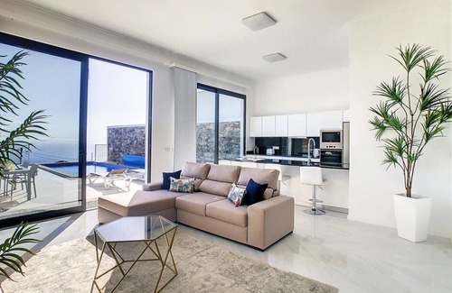 Estrela da Calheta House | Casa dos Amores by LovelyStay