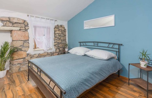 Nova Vas House | Casa Dvi Mendule, small rustic holiday home set in a village close to Novigrad