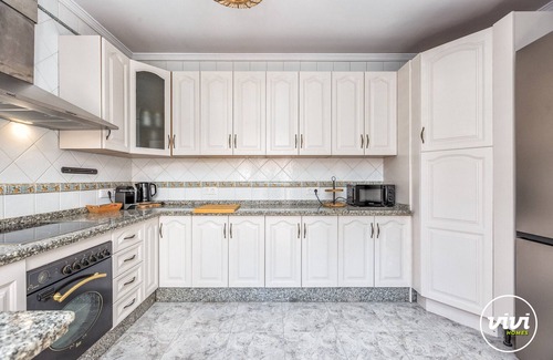 Fuengirola Ski Chalet | Casa Elola | With terrace in Fuengirola