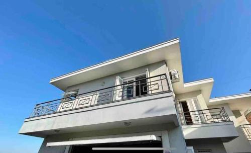 Fenavinho House | Casa em bairro nobre, bem localizada, com suite.
