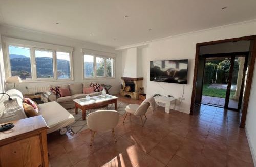 Lousame Villa | Casa en el campo con piscina