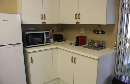 Berea Apartment | Casa en Gregg -Exquisite 2-bedroom self catering unit - 1 car parking space