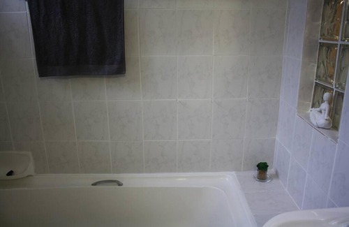 Berea Apartment | Casa en Gregg -Exquisite 2-bedroom self catering unit - 1 car parking space