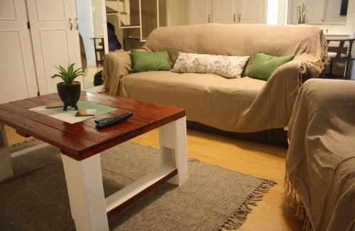 Berea Apartment | Casa en Gregg -Exquisite 2-bedroom self catering unit - 1 car parking space