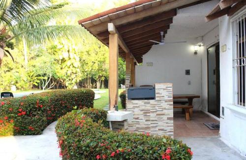 Club Santiago House | Casa en la playa en Club Santiago Manzanillo