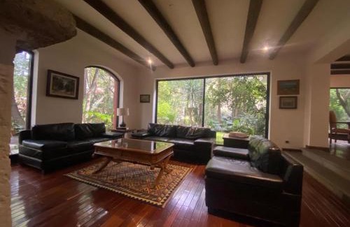 Puebla Villa | Casa entre árboles