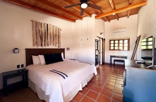 Valle de Guadalupe Bed & Breakfast | Casa Entrevez