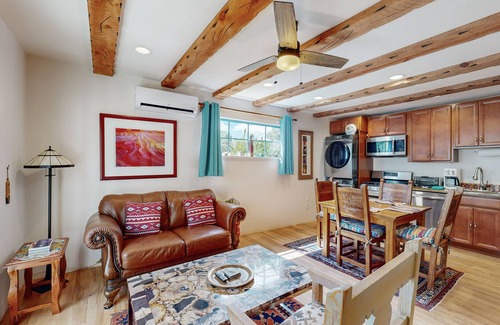 Historic Eastside Cottage | Casa Escondida - AC, Free WiFi, Full Kitchen, Private Patio & Grill