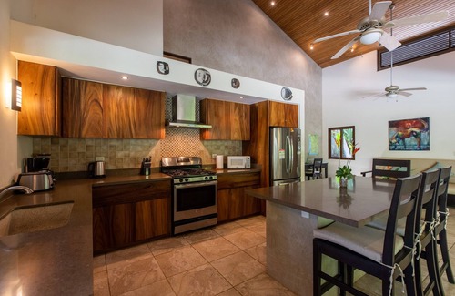 Garza House | CASA ESCONDIDA | SERENE RETREAT IN BLUE SPIRIT COMMUNITY