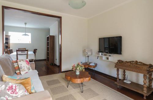 Jardim Andira House | Casa espaçosa c/lareira em Campos do Jordão RAS175