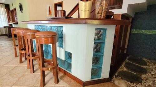 Mangaratiba House | Casa espaçosa pé na areia