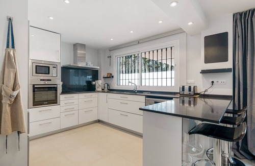 Marbella Ski Chalet | Casa Esquina -Lovely 4bd townhouse in Los Naranjos