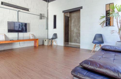 Portal da Ferradura Apartment | Casa Estilo Industrial em Búzios