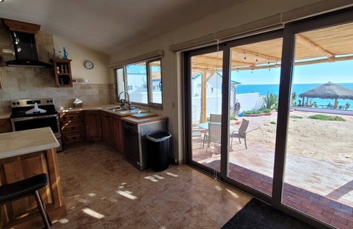 Las Conchas House | Casa Evita 3 bedroom, beachfront home.