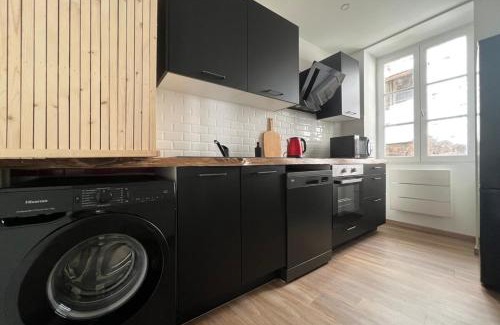 Brive-la-Gaillarde Apartment | Casa Faro -T2 -Hyper Centre Brive -Rue Commerçante