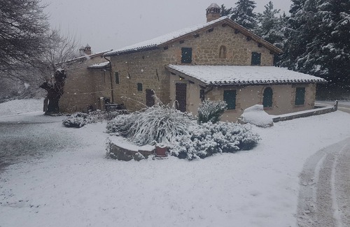 Comunanza House | Casa Flori Restored farmhouse with spectacular views of Sibillini Mountains