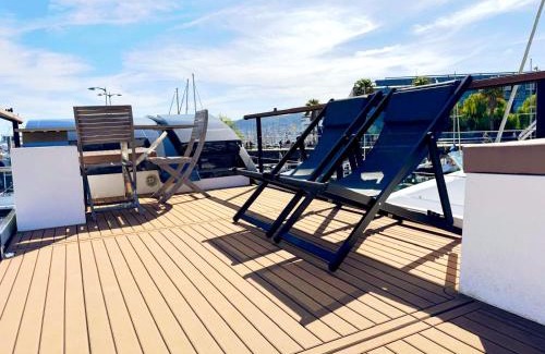 Vigo Boat Rental | Casa Flotante en el Puerto de Vigo - Different Charter