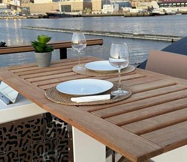 Vigo Boat Rental | Casa Flotante en el Puerto de Vigo - Different Charter