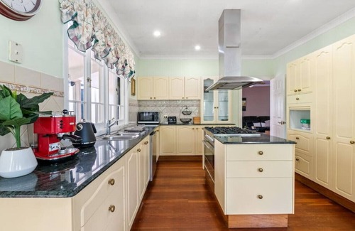 Heritage Park House | Casa Foresta - Old time charm 4BR Family House